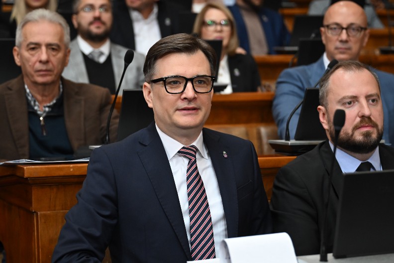 "SMRDI VAŠE LICEMERJE I VAŠ BEZOBRAZLUK" Jovanov održao predavanje opozicionarki, nije joj ostao dužan ni reč (VIDEO)