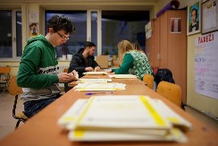 NASTAVLJA SE TREND, NIKADA MANJA IZLAZNOST NA IZBORIMA U RS Evo koliko glasača je izašlo do 15 časova