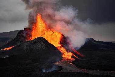 ERUPTIRAO VULKAN NAKON 10.000 GODINA MIROVANJA! Snažna eksplozija izbacila oblak pepela 15km u visinu (VIDEO)