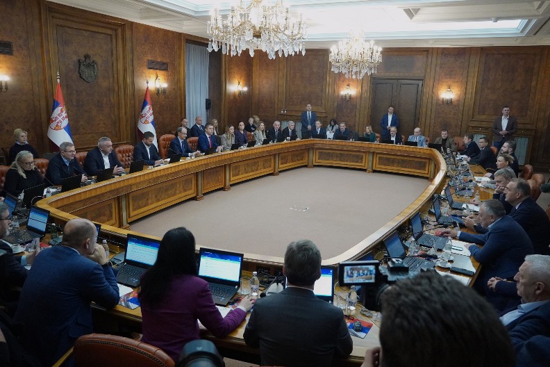 ZAVRŠENA SEDNICA VLADE SRBIJE POVODOM NIS-A!
