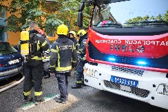 UŽAS NA NOVOM BEOGRADU Vozač prošao na crveno i zakucao se u VATROGASNO VOZILO