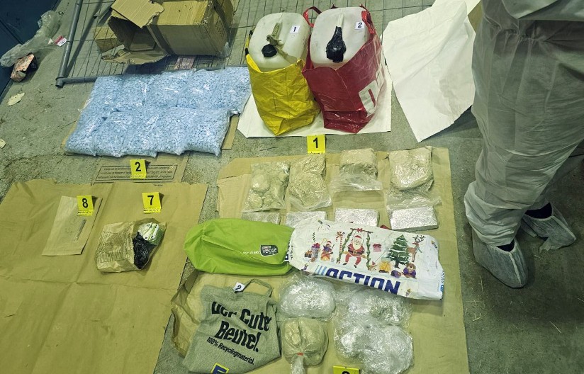 VELIKA ZAPLENA NA HORGOŠU Dileri u šleper sakrili više od 50 kila droge (FOTO)