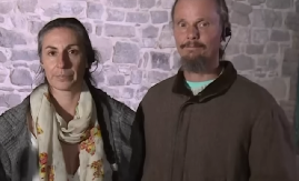 DRŽAVA ODUZELA DECU PORODICI KOJA ŽIVI U PRIRODI, VAN SISTEMA Devojčice odvedene, otac i majka tuguju