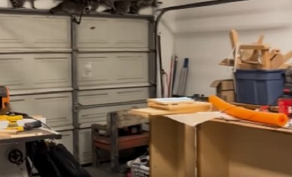 ŽENA UŠLA U GARAŽU I PRETRNULA Čula jezivo lupanje, a kad je otvorila vrata – PRIZOR KAO IZ FILMA STRAVE! (VIDEO)