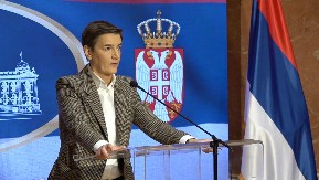 "POSLANIK OPOZICIJE JE PESNICOM UDARIO ŽENU U GLAVU" Brnabić: Na snimku se vidi da nosi hladno oružje