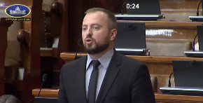 MIRKOVIĆ ZAGRMEO NA PSG U SKUPŠTINI: Zašto niste osudili sekretara vaše stranke koji je pre dva sata tukao ženu ispred Skupštine?