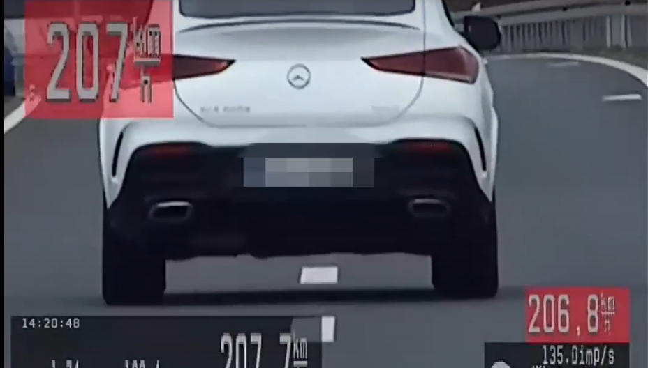 PRESRETAČ ZAUSTAVIO BOSANCA (65) KOJI JE VOZIO 207 NA SAT! Divljačka vožnja kod Loznice (VIDEO)