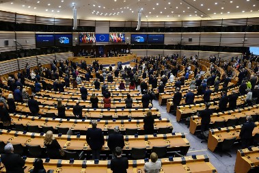 USVOJENA REZOLUCIJA U EP Menja se starosna granica za pristup društvenim mrežama i AI