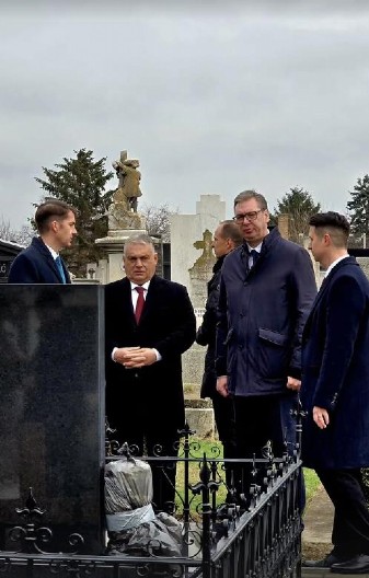 VUČIĆ I ORBAN NA GROBU IŠTVANA PASTORA S njima bio i sin pokojnog političara (FOTO)