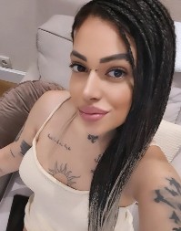 "BIĆE SAMO HIDŽABA" Naša pevačica bila na meti udara zbog eksplicitnog snimka, a sad se priklonila islamu