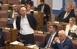 KNEŽEVIĆ SPAJIĆU: Imam stomačne probleme, mogu li da napravim WC šolju u Vašem stanu jer je moja začepljena? E to vi radite Botunu i Zeti!