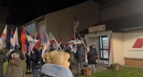 "NE" BLOKADAMA Vesela atmosfera na skupu u Sečnju, ore se srpske pesme