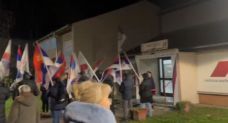 "NE" BLOKADAMA Vesela atmosfera na skupu u Sečnju, ore se srpske pesme