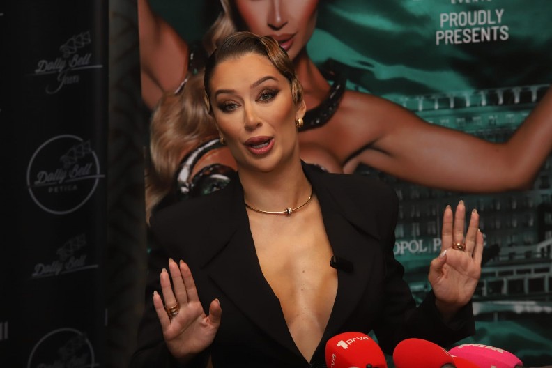 "ŠTA JE ISTO?!" Tea Tairović odgovorila na pitanje da li je obradila hit koji trese planetu, na društvenim mrežama zbog pevačice nastao je haos