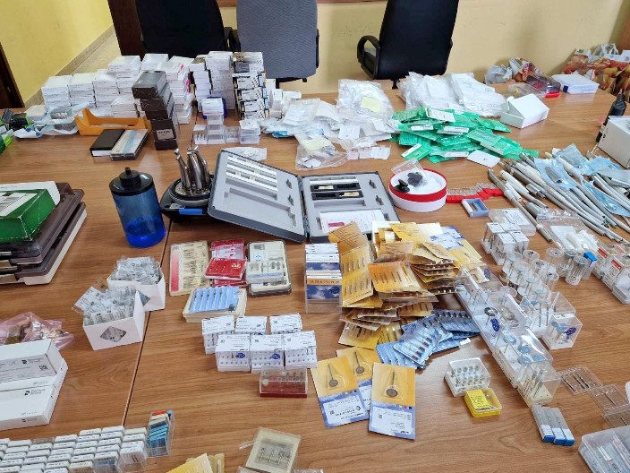 PAO ZBOG ŠVERCA  Pokušao da prokrijumčari  polovnu medicinsku opremu,  lekove i ostala pomagala