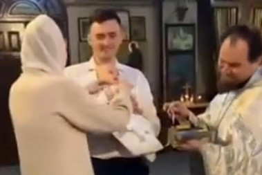 SVEŠTENIK REKAO MAJCI - "OTRKIJTE GRUDI" Zbog onoga što je usledilo, nastao je totalni muk (VIDEO)