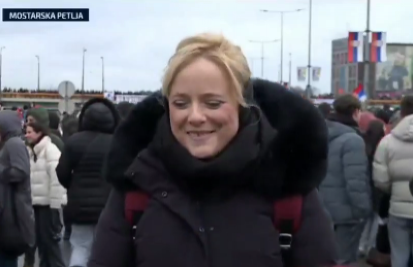 TOLIKO O ŽALOSTI ZA POGINULIMA: Žaklina sa N1 "crče" od smeha na blokadi autoputa navodno zbog 15 stradalih u Novom Sadu! (VIDEO)