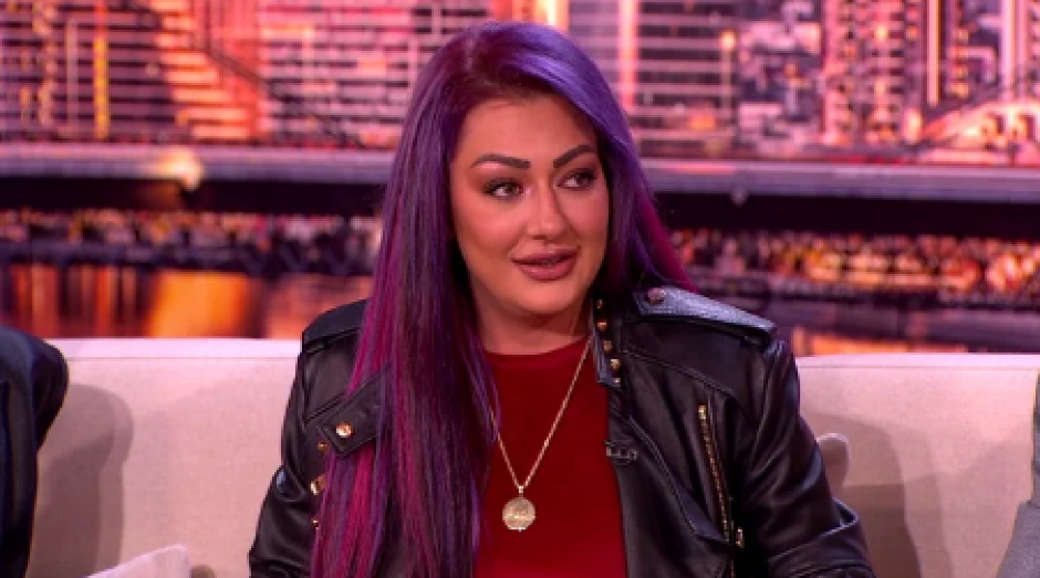 "NE REKLAMIRAM TEZGE KAO NEKI, A UZMEM BRDO LOVE" Pevačica žestoko potkačila kolege: "Zna se ko tamo može da dođe..."