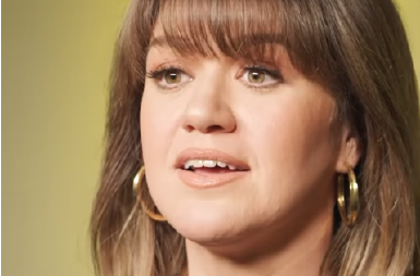 CRNA HALJINA JE NEPREVAZIĐENA Ima da se onesvestite kada vidite ovaj model, suptilan detalj prati linije tela i vizuelno sužava siluetu