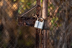 Svi su voleli njihovu robu, a sad doživeli krah: Posle tradicije od 100 godina - katanac