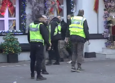 GLEDAOCI SE KRSTE ZBOG UVREDA! Armija obezbeđenja uletela u ''Elitu 8'', pale teške reči: ''Idi kod brata poremećenog...''