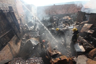 DETALJI POŽARA IZ UŽICA Policija istražuje i vrši uviđaj oko izbijanja vatre