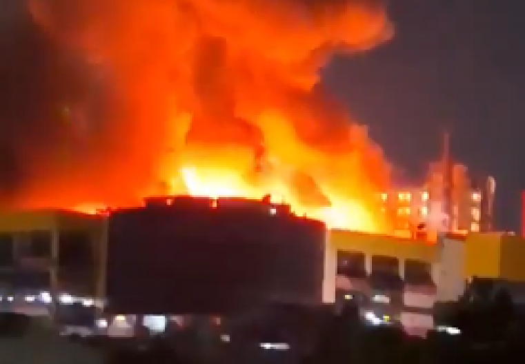 NOVI DETALJI UŽASA U TRŽNOM CENTRU Izvukli mrtva tela nakon požara u Džakarti (VIDEO)