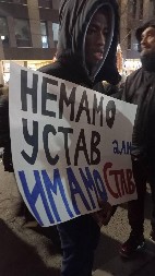 I ON JE STUDENT? Na protestu ispred RTS-a demonstriraju i stranci (FOTO)