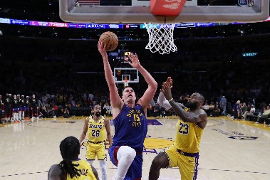 KAKVE REČI LEBRONA DŽEJMSA Kralj se poklonio Jokiću, njegova izjava o Srbinu odjekuje planetom