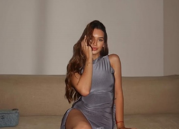 HANA IKODINOVIĆ LUMPUJE U AUTU! Natašina ćerka u topu i šortsu, muziku odvalila do daske! (FOTO)