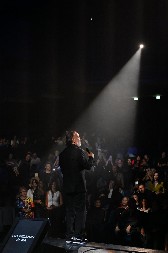 OSETILA DA JOJ SE ODUZIMA DESNA STRANA, SAMO JE PALA NA POD! Supruga pevača imala je moždani udar, a evo šta je zanemarivala!