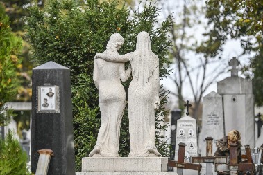 ODRŽAN JOŠ JEDAN VEOMA POSEĆEN VOĐENI OBILAZAK NOVOG GROBLJA SA TEMOM "BARDOVI SPRSKOG GLUMIŠTA"