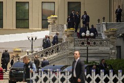 SUTRA SE SASTAJU DELEGACIJE SAD I UKRAJINE Evo ko će predstavljati Trampa, u pitanju su tri bitna imena