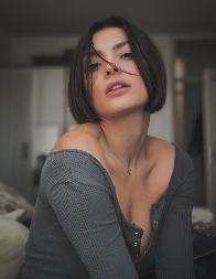 ĆERKA DINA DVORNIKA ZARAĐUJE 80.000 EVRA MESEČNO Ela progovorila o astronomskim ciframa!