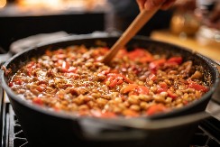 Kako pravilno da skuvate postan pasulj, a da bude ukusniji od mrsnog: Korak po korak