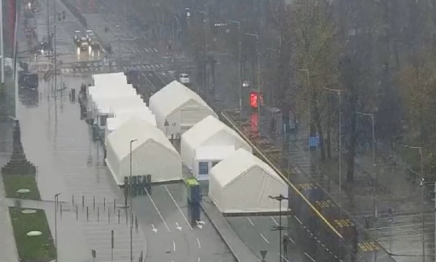 TERORISTIČKI NAPAD ISPRED SKUPŠTINE Izboden nožem u Ćacilendu!