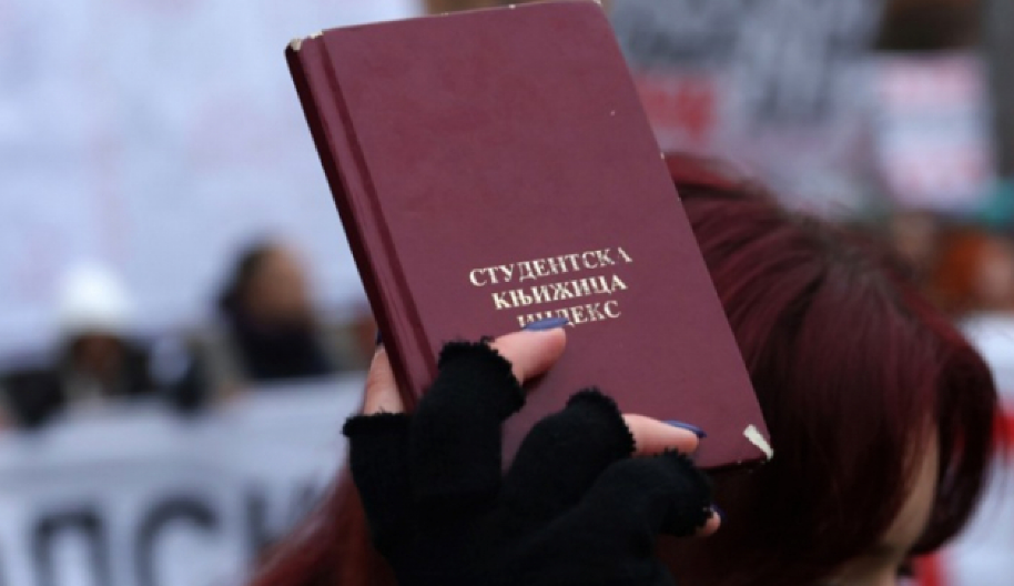 PUKLA TIKVA U BLOKADERSKIM REDOVIMA! Studenti se ''oprali'' od profesora blokadera!