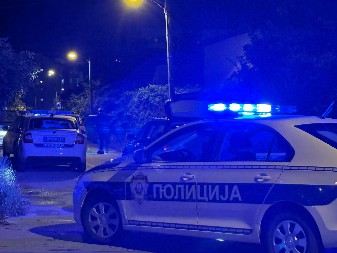 MALOLETNICI (17) I SAUČESNICI PALICAMA BRUTALNO PRETUKLI MUŠKARCA (47) Žrtva zadobila teške telesne povrede