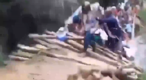 PAO DRVENI MOST VREDAN DVA MILIONA DOLARA Srušio se tokom svečanog otvaranja - skandal u Kongu