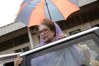 BIVŠA PREMIJERKA TEŠKO BOLESNA U bolnici u Daki bori se za život