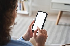 DESETAK DRUŠTVENIH MREŽA USKORO ĆE BITI ZABRANJENO ZA TINEJDŽERE Najavljeno je i kako će se zabrana sprovesti - ovo je izazvalo burne reakcije