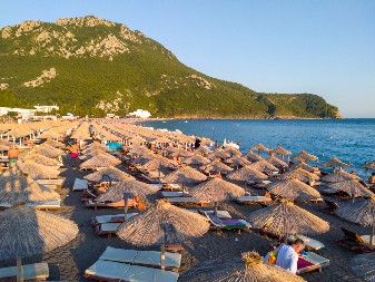 Miodrag (19) sa Zlatibora radio sezonu u Budvi i zaradio za auto – evo koliko je uspeo da uštedi