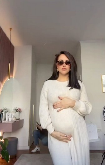 PEVAČICA (41) U DRUGOM STANJU Sada se oglasila posebnim povodom: "Dečak ili devojčica?" (VIDEO)