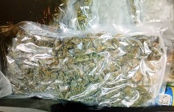 HAPŠENJE U SUBOTICI Sumnja se da su palicama pretukli muškaca,  kod dvojice osumnjičenih pronađeno kilo trave