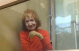 PENZIONERKA TAMARA JE ODSEKLA GLAVU PRIJATELJICI, PA JE SKUVALA Ubijala podstanare i seckala im tela na komade (VIDEO)