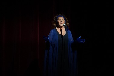 ANA BEKUTA NAKON RAZVODA OSTALA NA ULICI Nije imala prebijenog dinara u džepu, živela kao podstanarka kod ovog estradnog para