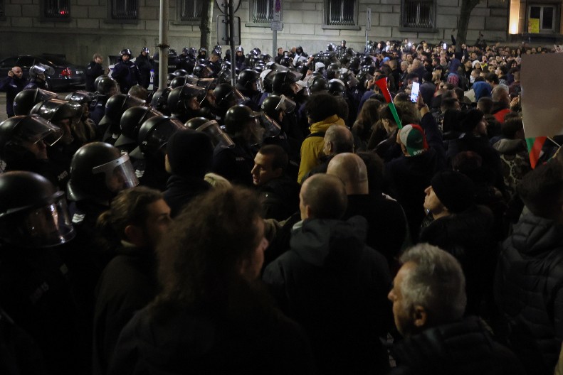 "OSRAMOTILI STE SE!" Raden zakucao Vladu Bugarske, šansa da se proteraju NATO/EU struje