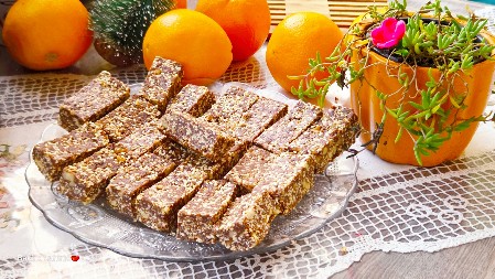 KRALJICE SLAVSKOG STOLA Čokoladne kocke sa susamom, orasima i cimetom