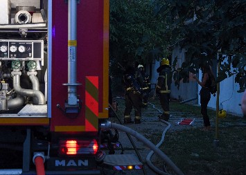 POŽAR U BAČKOM GRADIŠTU  Vatra progutala veći deo kuće