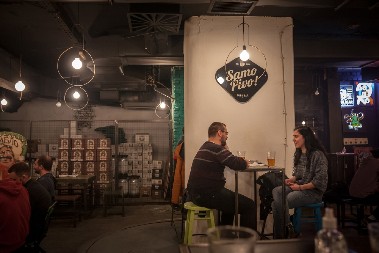 HAOS NA DRUŠTVENIM MREŽAMA! Srbin pozvao devojku na kafu – njen odgovor ga UNIŠTIO, internet gori od komentara!